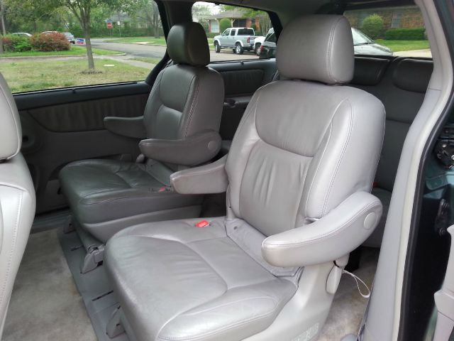 2005 Toyota Sienna SEL Sport Utility 4D