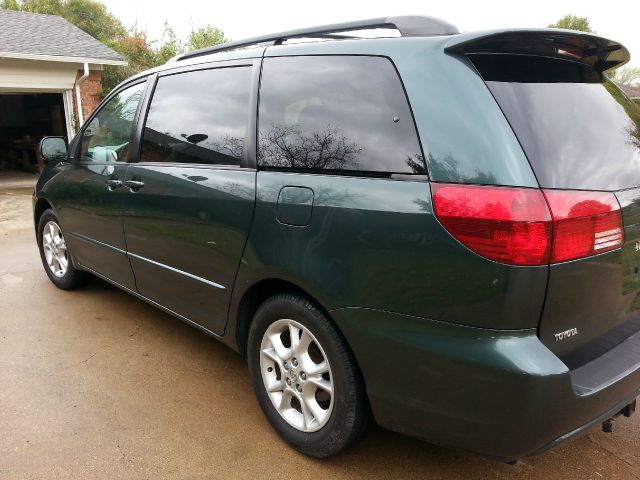 2005 Toyota Sienna SEL Sport Utility 4D