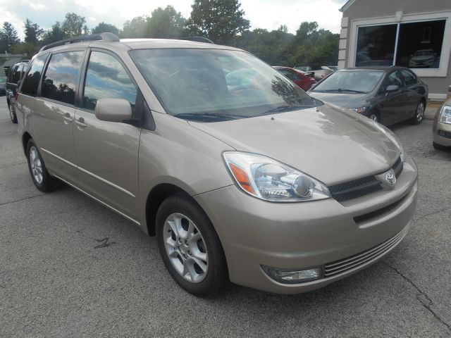 2005 Toyota Sienna SEL Sport Utility 4D