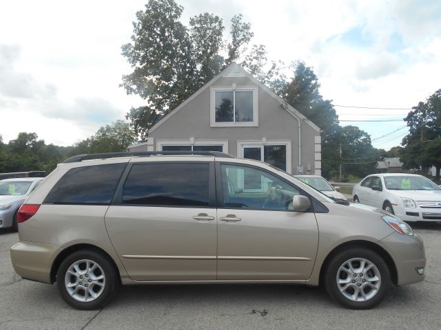 2005 Toyota Sienna SEL Sport Utility 4D