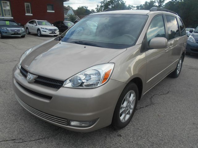 2005 Toyota Sienna SEL Sport Utility 4D