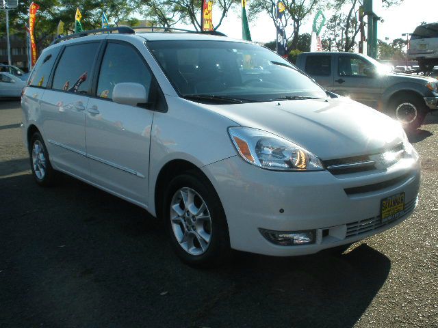 2005 Toyota Sienna Eddie Bauer 4x4