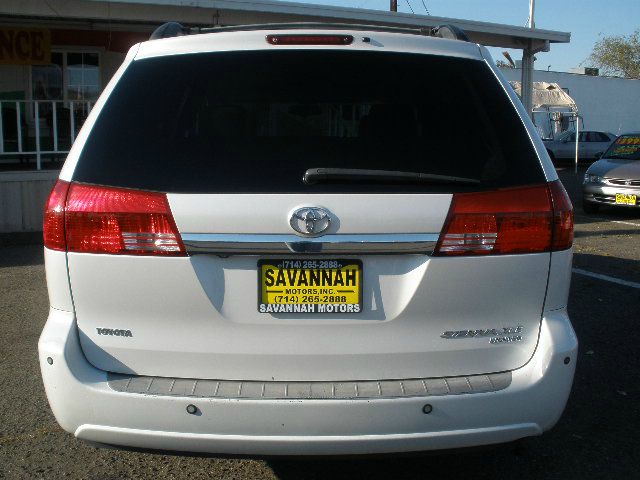 2005 Toyota Sienna Eddie Bauer 4x4