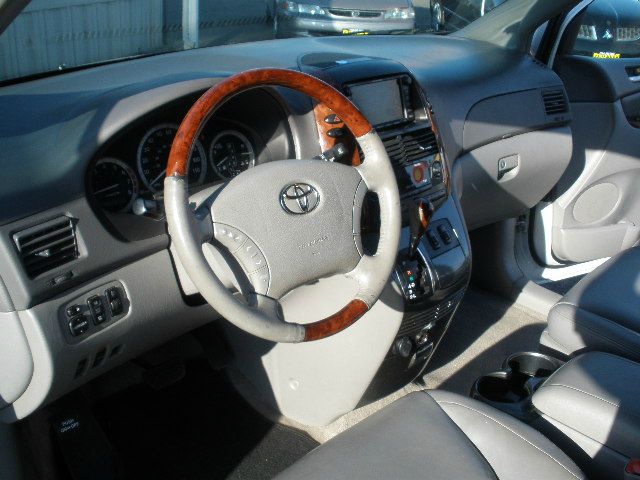 2005 Toyota Sienna Eddie Bauer 4x4