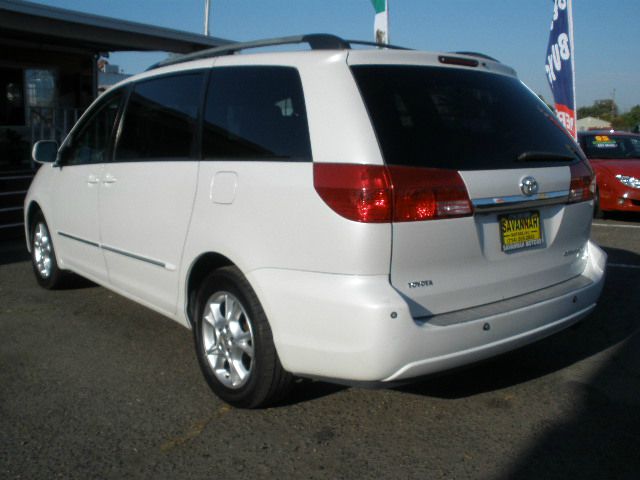 2005 Toyota Sienna Eddie Bauer 4x4