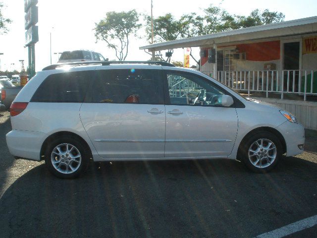 2005 Toyota Sienna Eddie Bauer 4x4