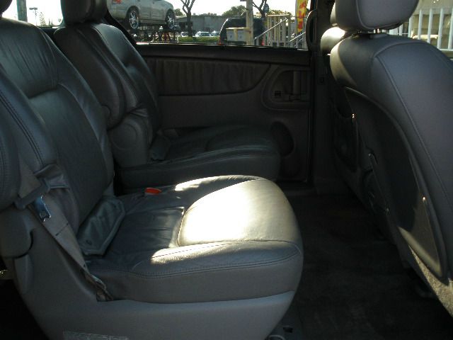 2005 Toyota Sienna Eddie Bauer 4x4