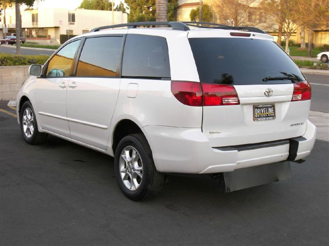 2005 Toyota Sienna SEL Sport Utility 4D