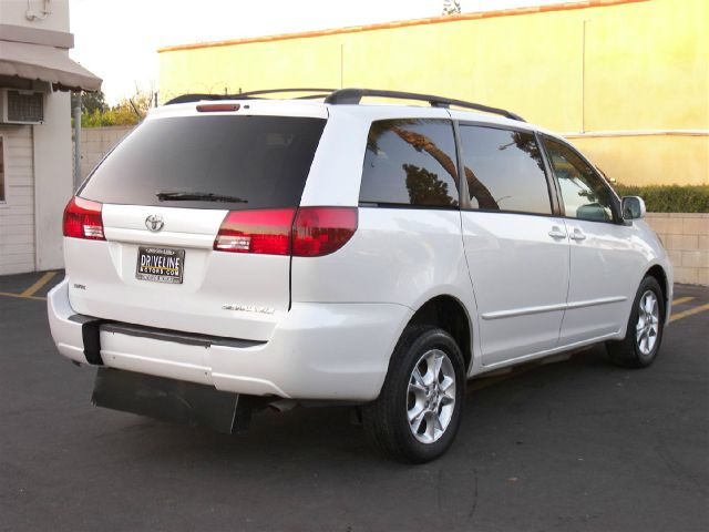 2005 Toyota Sienna SEL Sport Utility 4D