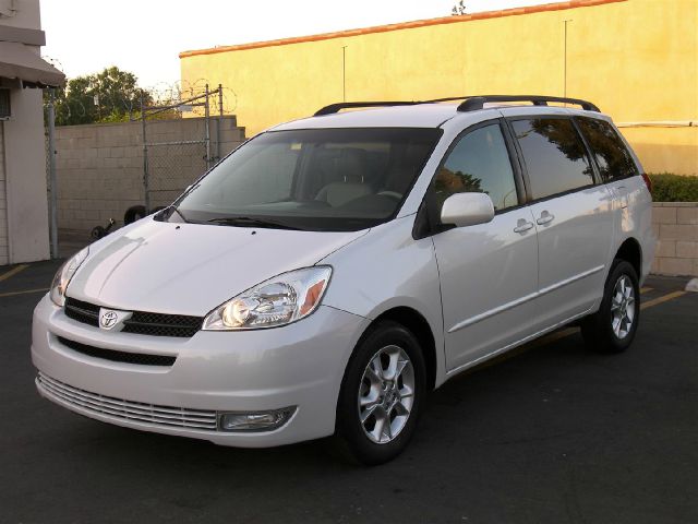 2005 Toyota Sienna SEL Sport Utility 4D