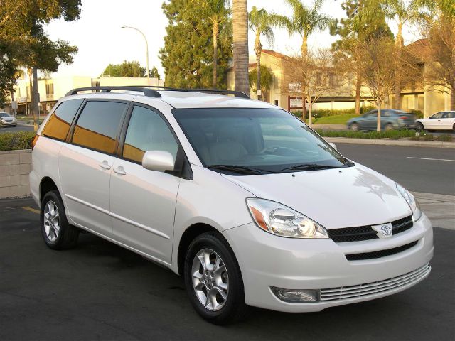 2005 Toyota Sienna SEL Sport Utility 4D