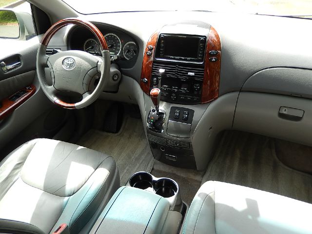 2005 Toyota Sienna XLT 4.6L 4WD