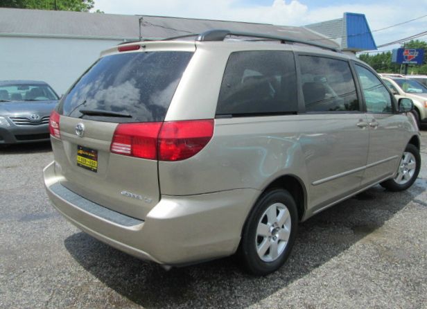 2005 Toyota Sienna S 2WD 4-spd AT