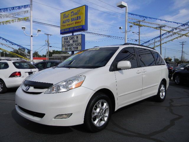 2006 Toyota Sienna SEL Sport Utility 4D