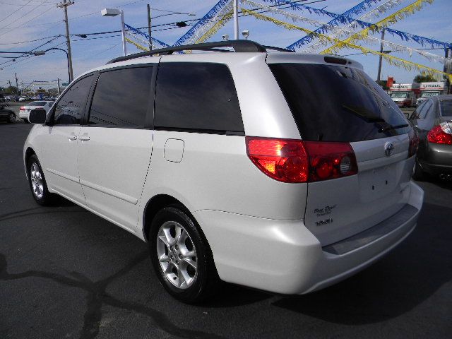 2006 Toyota Sienna SEL Sport Utility 4D