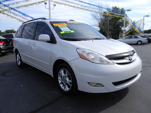 2006 Toyota Sienna SEL Sport Utility 4D