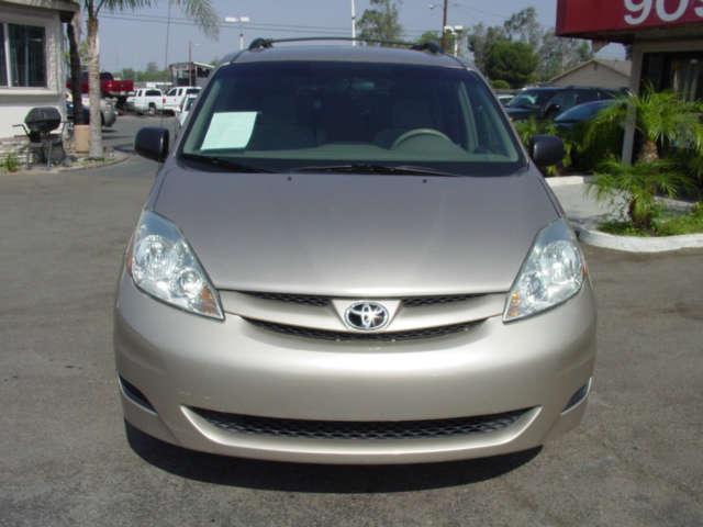 2006 Toyota Sienna SEL Sport Utility 4D