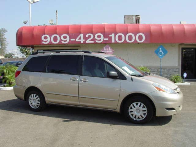 2006 Toyota Sienna SEL Sport Utility 4D