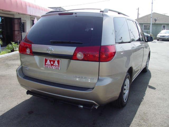 2006 Toyota Sienna SEL Sport Utility 4D