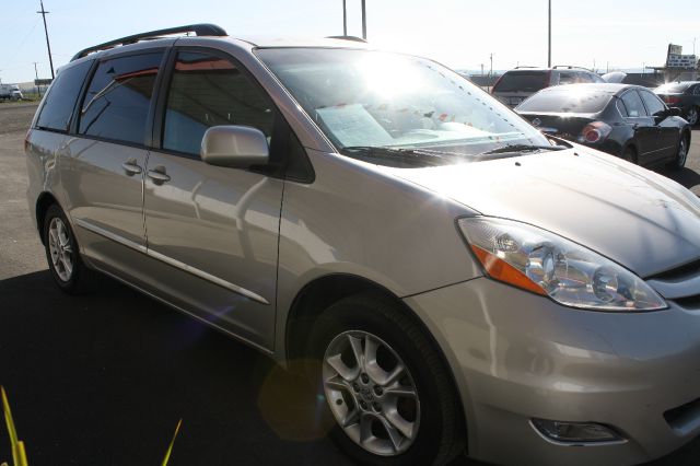 2006 Toyota Sienna SEL Sport Utility 4D