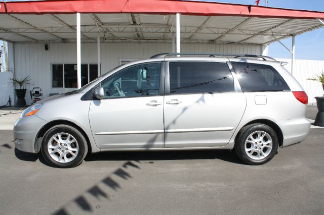 2006 Toyota Sienna SEL Sport Utility 4D