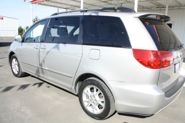 2006 Toyota Sienna SEL Sport Utility 4D