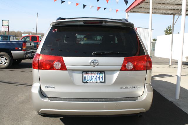 2006 Toyota Sienna SEL Sport Utility 4D