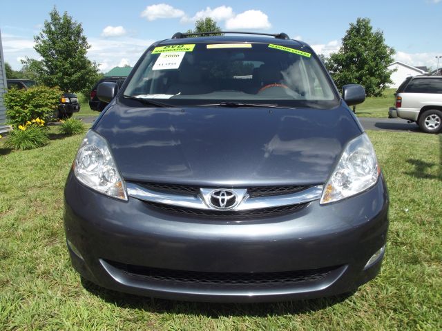 2006 Toyota Sienna 2dr Cpe E350 RWD