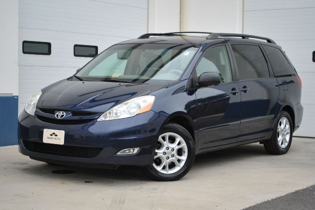 2006 Toyota Sienna 1500 Club Coupe Short Bed