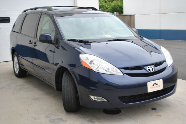 2006 Toyota Sienna 1500 Club Coupe Short Bed