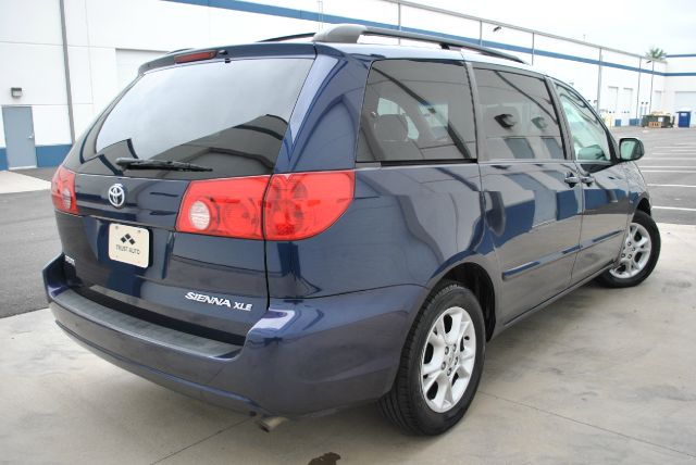 2006 Toyota Sienna 1500 Club Coupe Short Bed