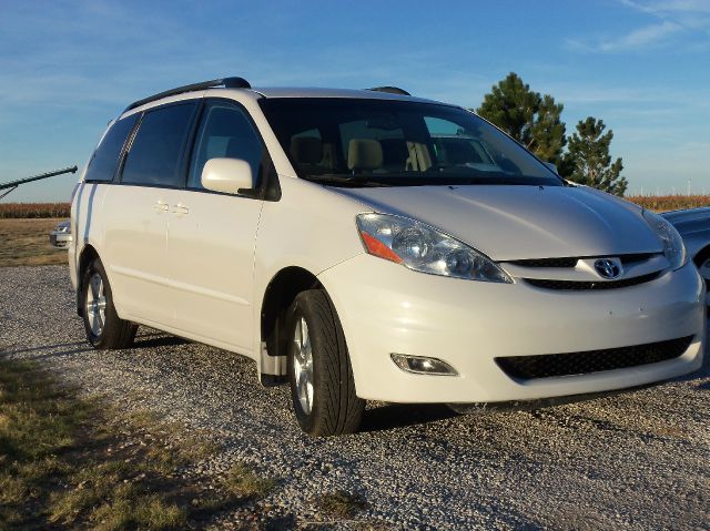 2006 Toyota Sienna SEL Sport Utility 4D