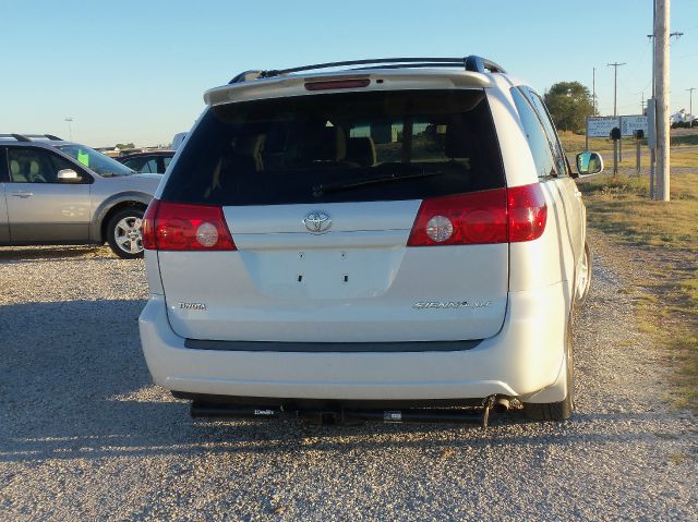 2006 Toyota Sienna SEL Sport Utility 4D