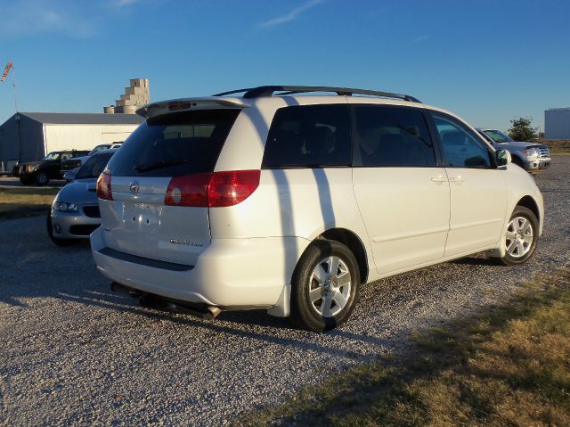 2006 Toyota Sienna SEL Sport Utility 4D