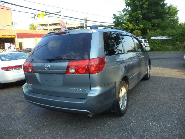 2006 Toyota Sienna 4.6L XLT Sport