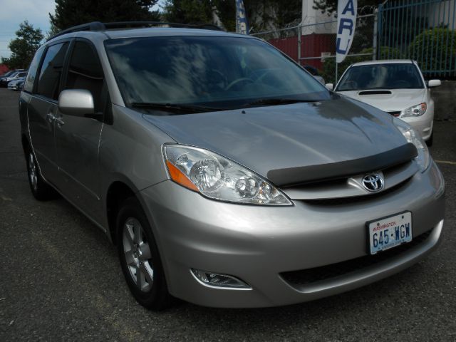 2006 Toyota Sienna SEL Sport Utility 4D