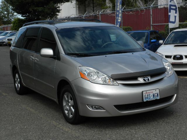 2006 Toyota Sienna SEL Sport Utility 4D