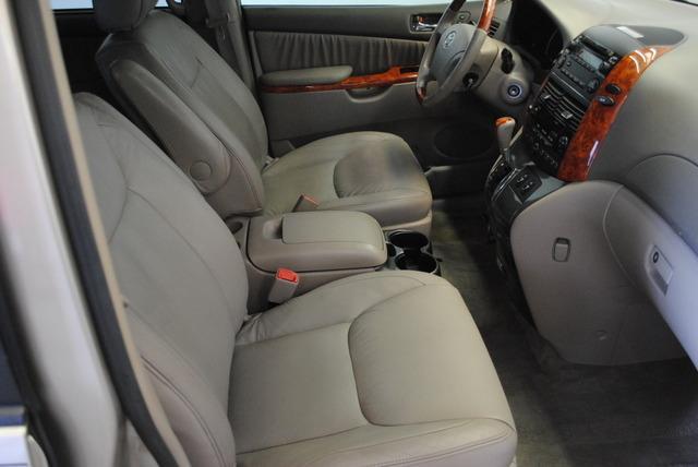 2006 Toyota Sienna SEL Sport Utility 4D