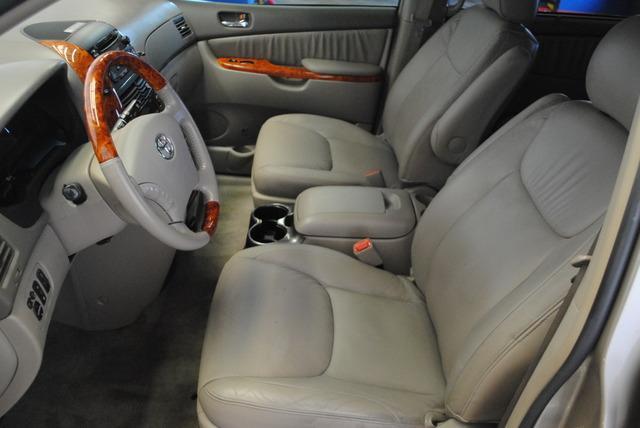 2006 Toyota Sienna SEL Sport Utility 4D