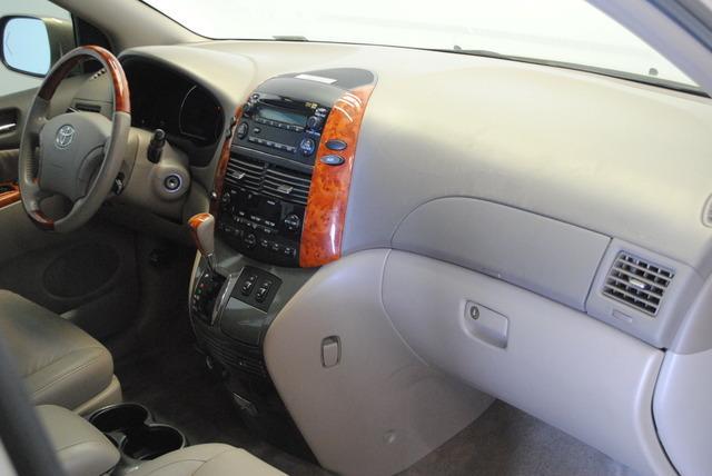 2006 Toyota Sienna SEL Sport Utility 4D