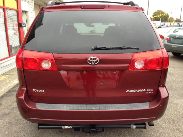 2006 Toyota Sienna SEL Sport Utility 4D