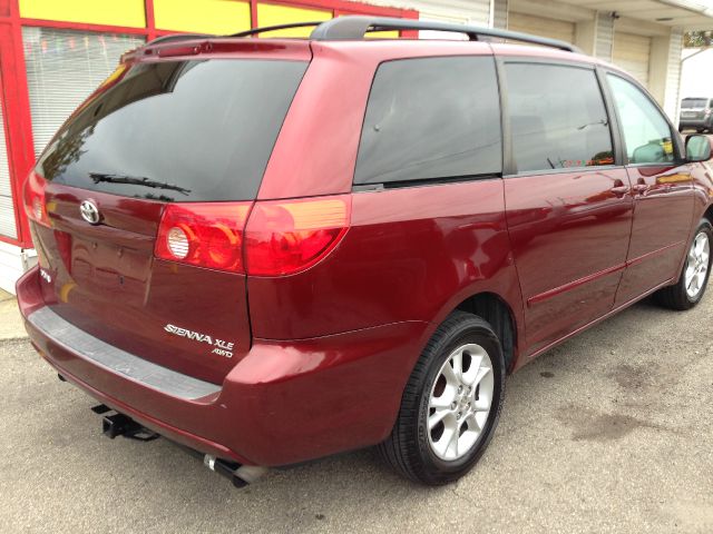 2006 Toyota Sienna SEL Sport Utility 4D