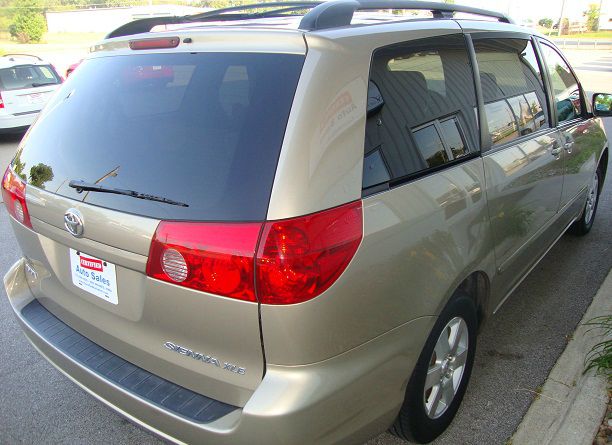 2006 Toyota Sienna SEL Sport Utility 4D