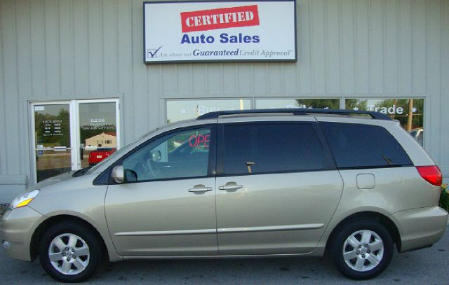 2006 Toyota Sienna SEL Sport Utility 4D