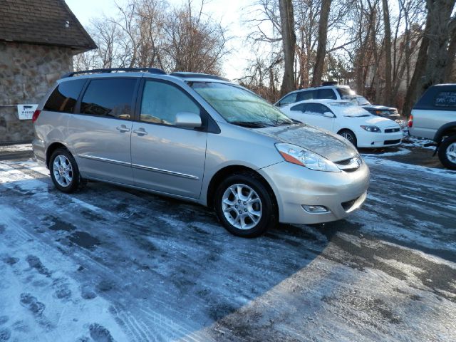 2006 Toyota Sienna Eddie Bauer 4x4