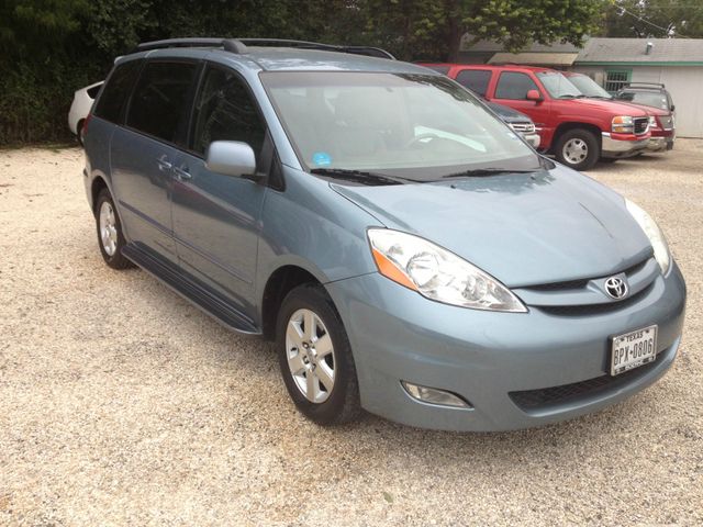 2006 Toyota Sienna SEL Sport Utility 4D