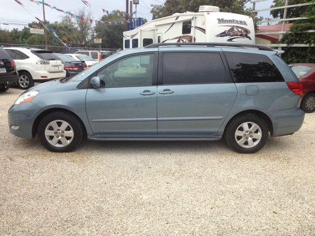 2006 Toyota Sienna SEL Sport Utility 4D