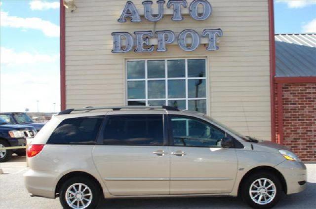 2006 Toyota Sienna 4WD Silverado 4X4