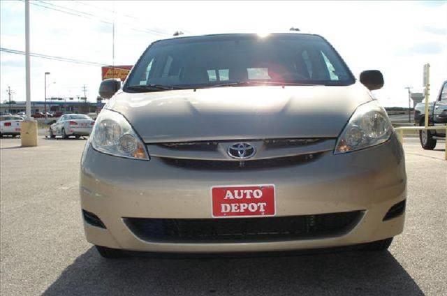 2006 Toyota Sienna 4WD Silverado 4X4