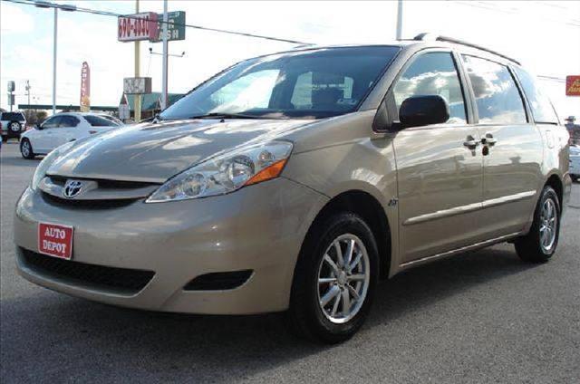 2006 Toyota Sienna 4WD Silverado 4X4